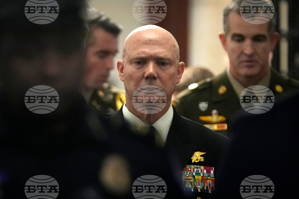 Адмирал от ВМС на САЩ заяви, че не е получавал заповед „да убие всички“, след като двама оцелели при удар срещу корабче бяха убити при втора атака