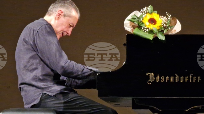 Първият концерт на пианиста Людмил Ангелов във Велико Търново препълни залата на читалище „Надежда“