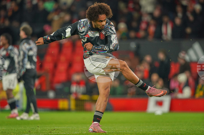 Джошуа Зиркзее държи на желанието си да напусне Манчестър Юнайтед в посока Рома