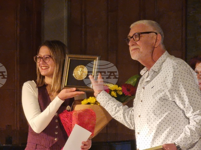 Марина Арнаудова, Иван Сухиванов и Роза Боянова са лауреатите на Годишните литературни награди на Бургас за 2025