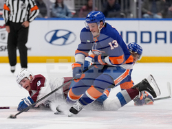 Avalanche Islanders Hockey