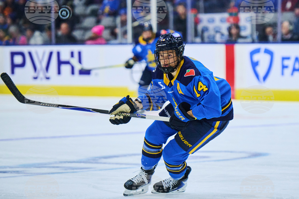 PWHL Charge Sceptres Hockey