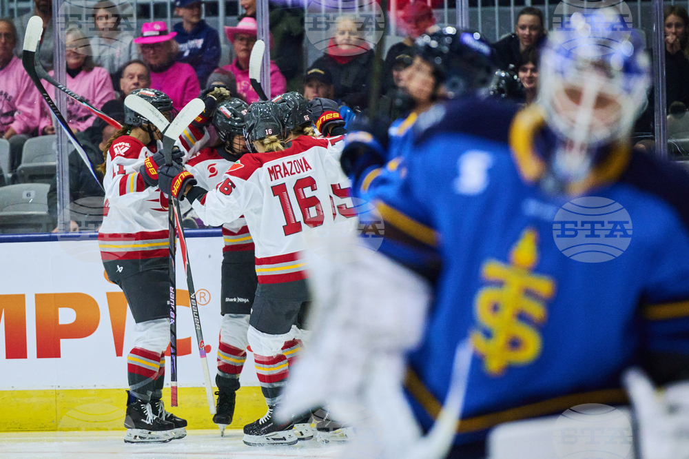 PWHL Charge Sceptres Hockey