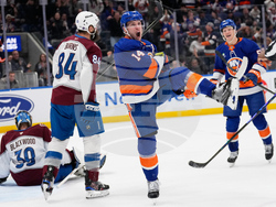 APTOPIX Avalanche Islanders Hockey