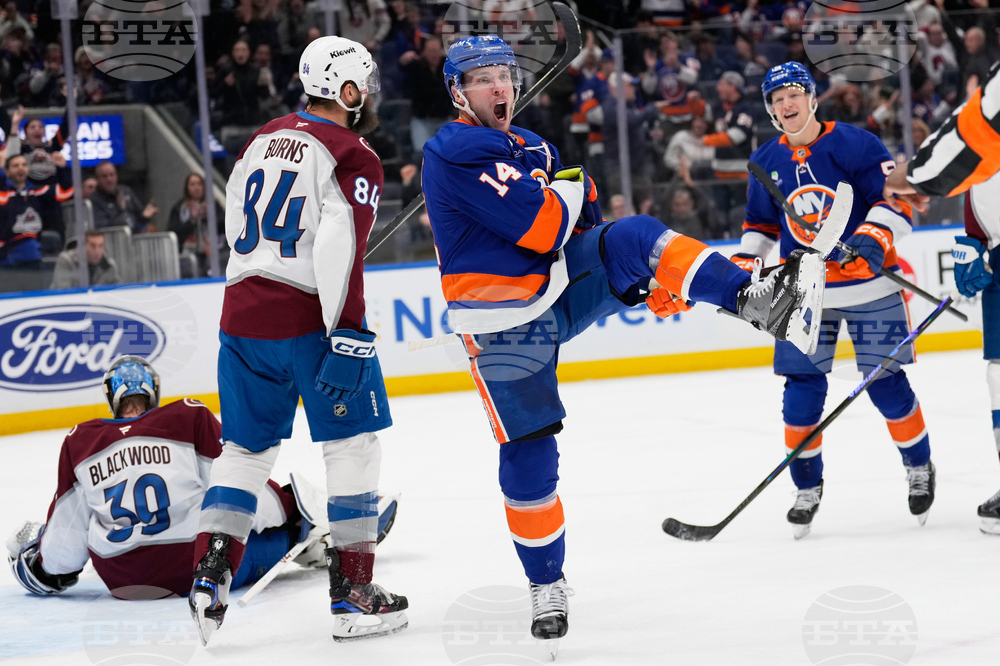 APTOPIX Avalanche Islanders Hockey