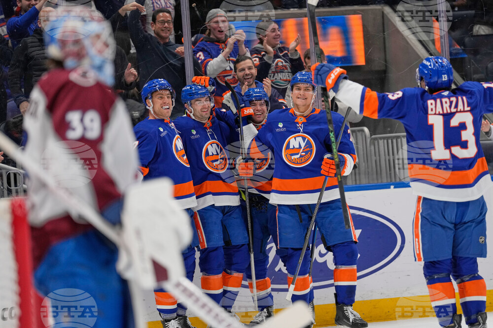 Avalanche Islanders Hockey