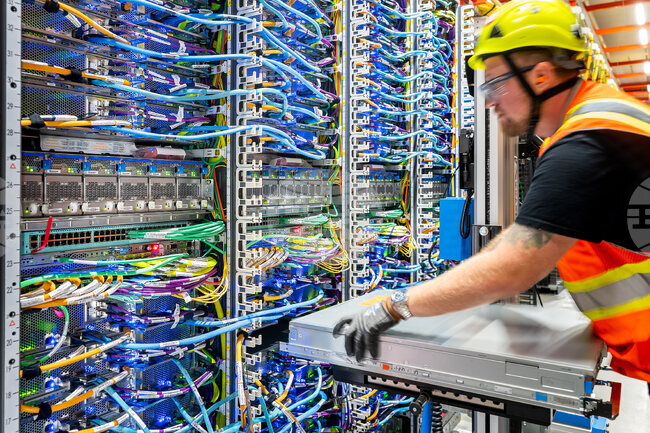 САЩ съобщиха за "свързани с Иран" хакерски атаки срещу американска критична инфраструктура 