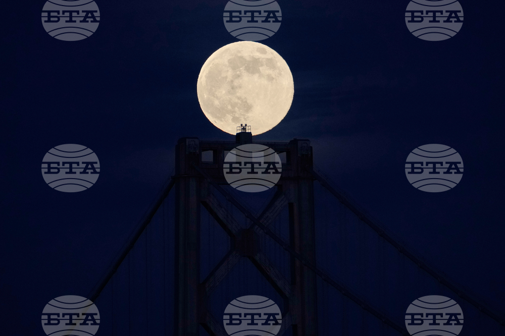 APTOPIX San Francisco Supermoon
