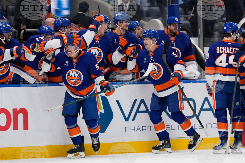 Avalanche Islanders Hockey