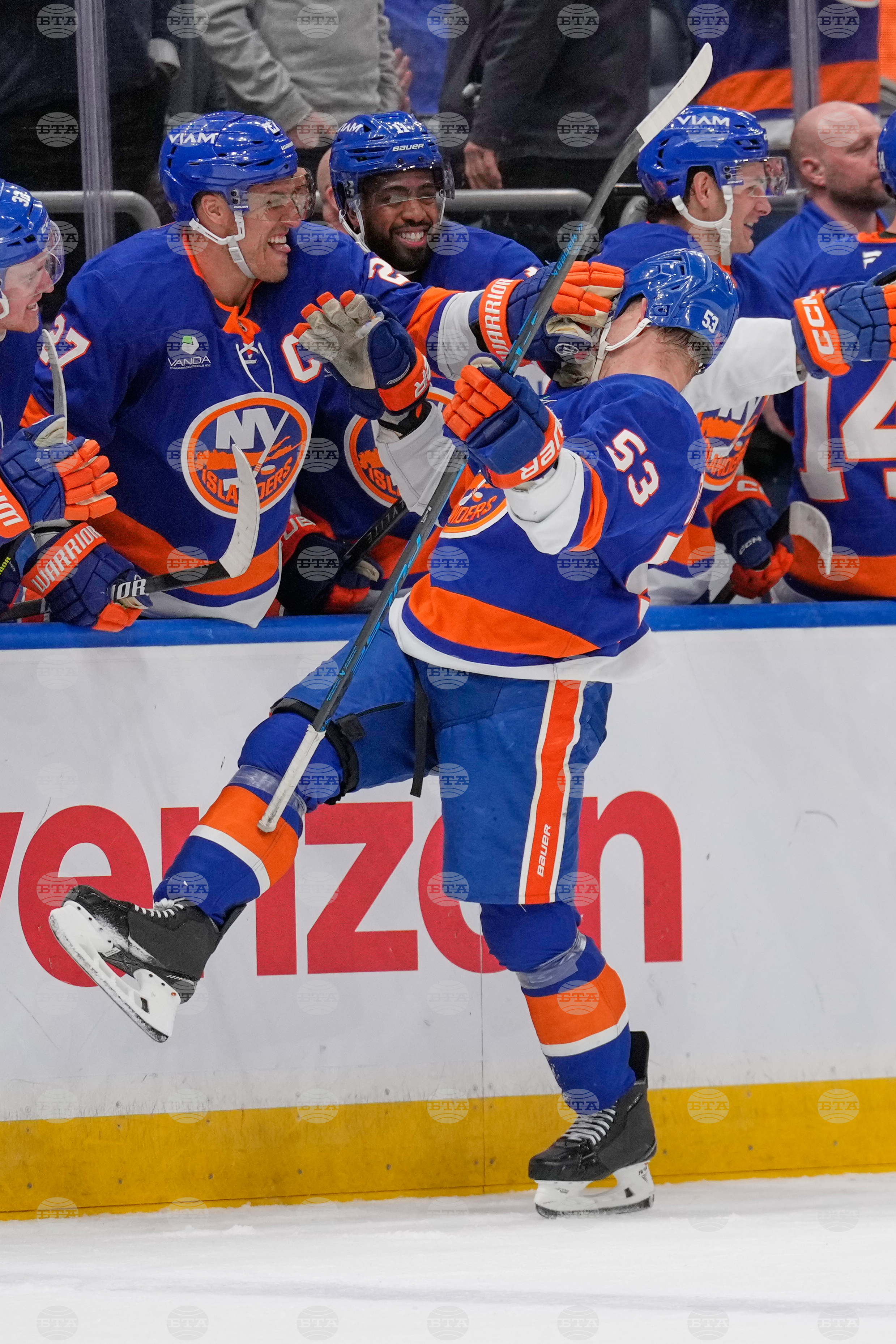 Avalanche Islanders Hockey