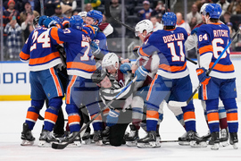 Avalanche Islanders Hockey