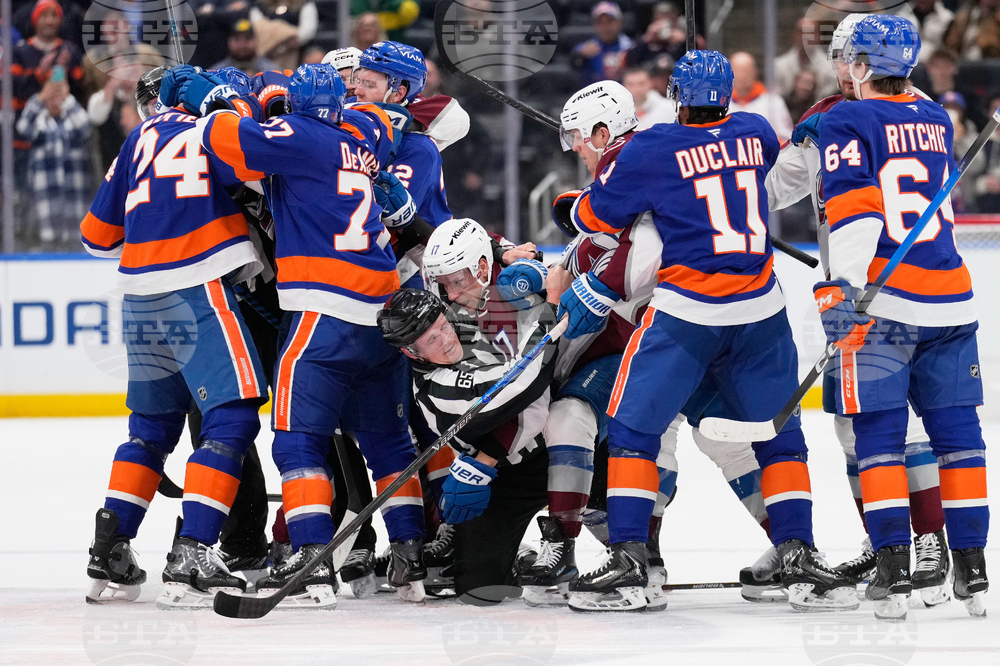 Avalanche Islanders Hockey