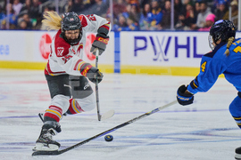 PWHL Charge Sceptres Hockey