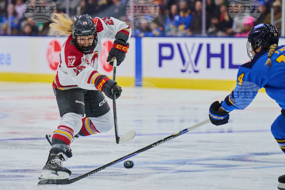 PWHL Charge Sceptres Hockey