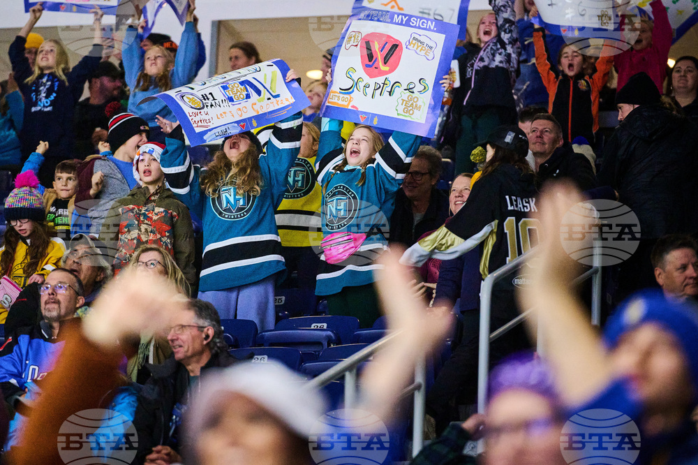 PWHL Charge Sceptres Hockey