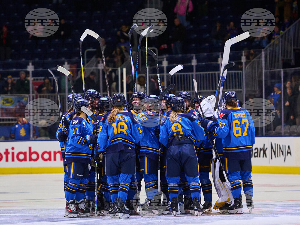 PWHL Charge Sceptres Hockey