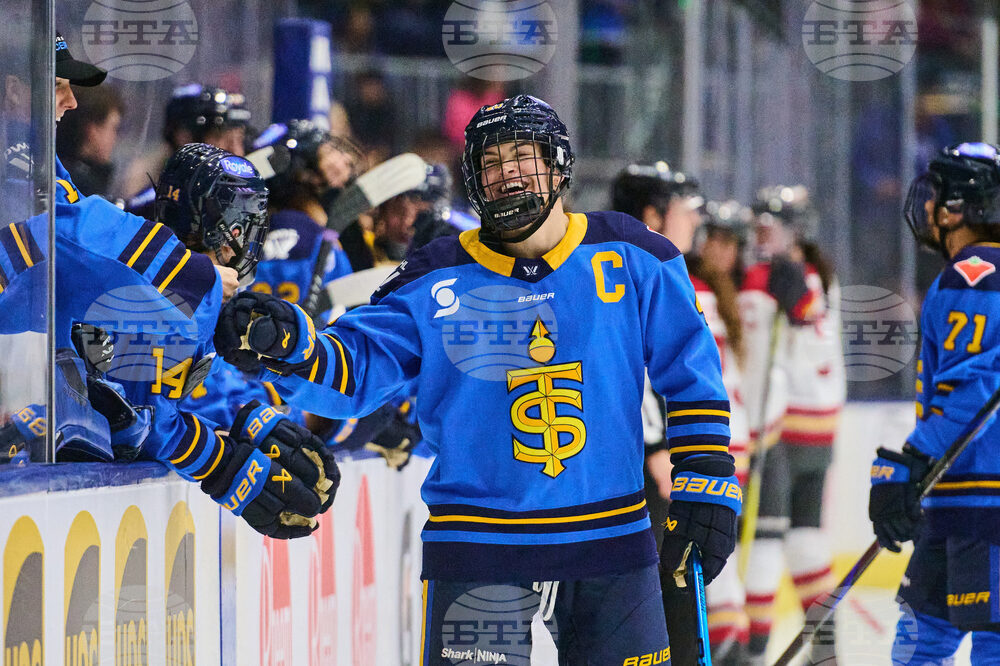 PWHL Charge Sceptres Hockey