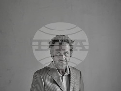 Косьо Минчев представя „Една любовна история“ в София. Снимка: One Gallery