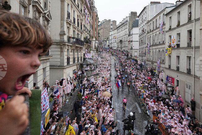 Германия ще трябва да плати 25 милиона евро за провеждане на старта на Тур дьо Франс през 2029, но страната планира и огромни приходи