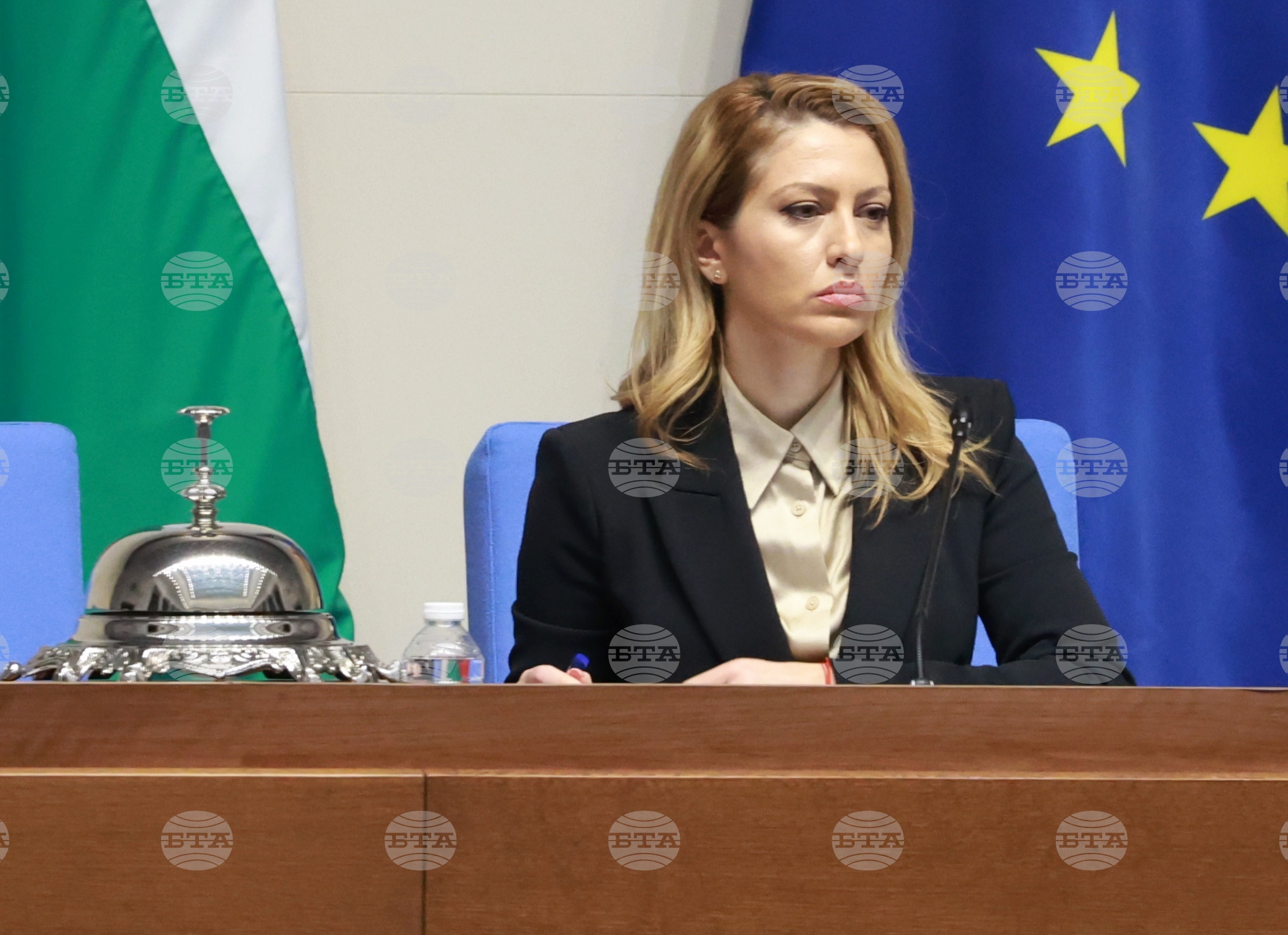 Председателят на парламента даде нова почивка - до 13:00 ч., за да бъдат разгледани от ресорните комисии държавният бюджет и този на НЗОК