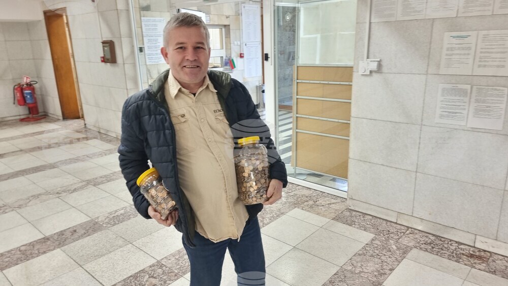 Хасково - акция "Жълти стотинки - деца помагат на деца"