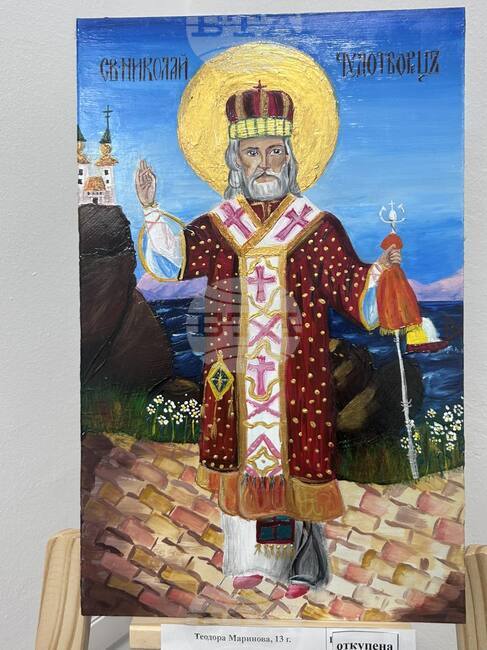 Млади художници от Силистра представиха изложба, посветена на Никулден