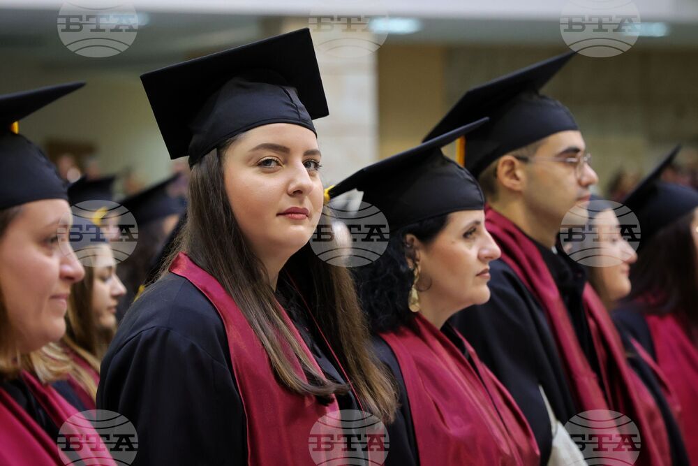Бургас - Бургаски свободен университет - връчване на дипломи