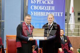Бургас - Бургаски свободен университет - връчване на дипломи