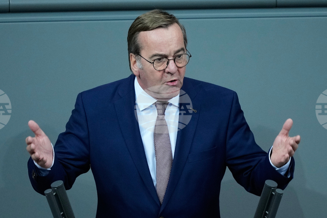 Германският министър на отбраната защити германските сили от критиките на Тръмп за НАТО в Афганистан 