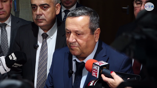 Очакваме вотът на недоверие да успее, заявиха от "Алианс за права и свободи"