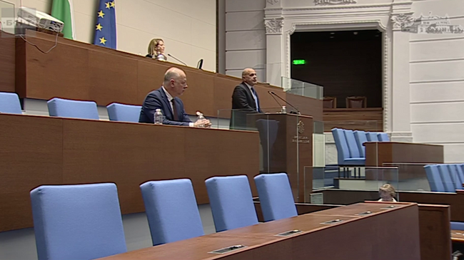 Завършването на пътната отсечка София-Видин е безспорен приоритет, каза вицепремиерът Томислав Дончев в парламента