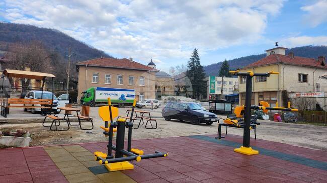 Ново пространство за отдих и спорт е оформено в централната част на троянското село Врабево с финансиране по различни проекти