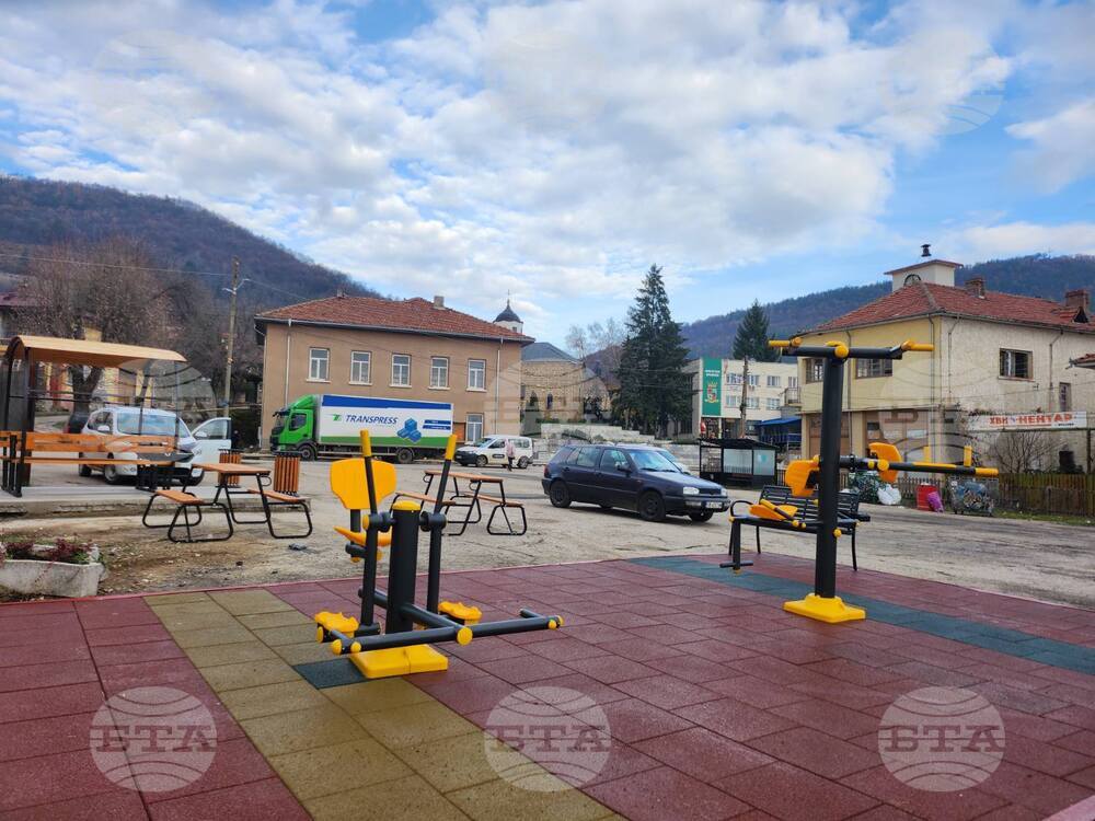 Ново пространство за отдих и спорт е оформено в централната част на троянското село Врабево с финансиране по различни проекти