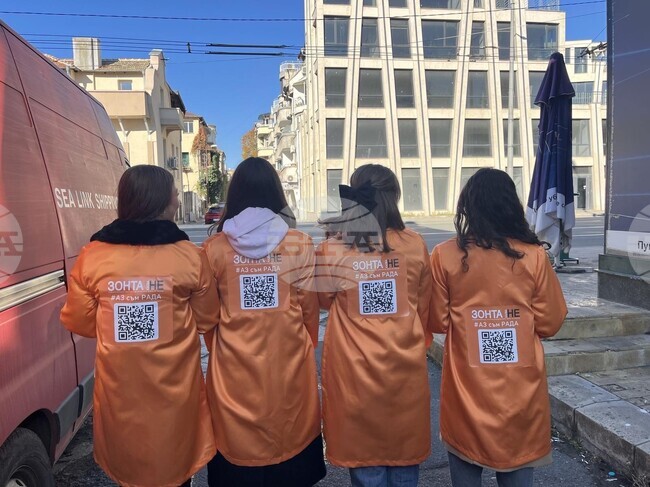 Доброволчеството дава смисъл на бъдещите планове на четирима абитуриенти от Бургас