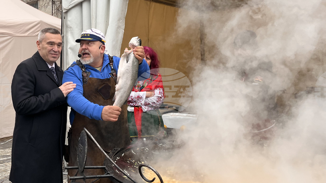 Национален рибен фест посреща посетители днес в центъра на София