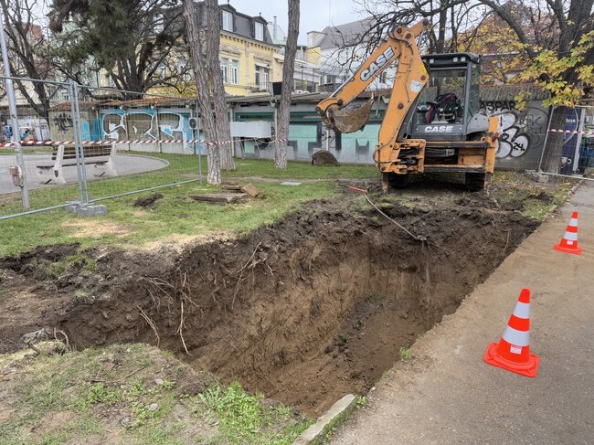 В Русе започна монтажът на първите подземни контейнери за отпадъци