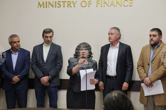 Синдикати, бизнес и правителство постигнаха съгласие, внасят проекта на бюджет за 2026 г. в НС в понеделник, каза Теменужка Петкова