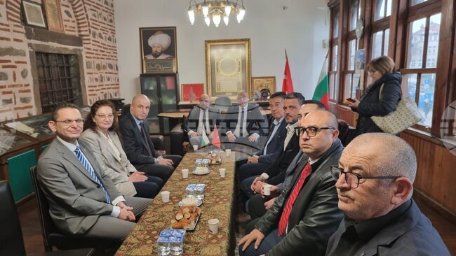 По повод 5 декември представители на местната власт и турският консул в Пловдив изпиха по чаша турско кафе в Джумая джамия 