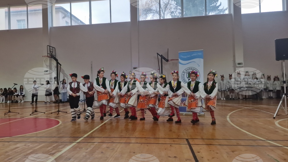 Разград - ОУ „Н. Й. Вапцаров“ - патронен празник - концерт
