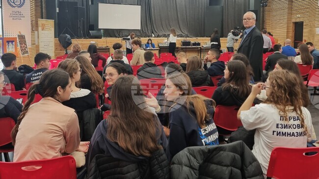 Повече от 200 ученически проекта са представени на Деветия национален конкурс „Будител“