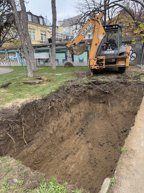 Десет подземни контейнера за битови отпадъци ще бъдат монтирани през идните две години в Русе