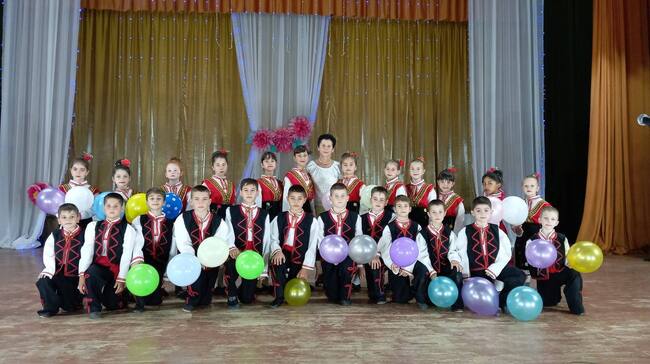 Ученици от Българо-украинския културно-образователен център „Медиа“ в село Василевка, Украйна, учиха съществителни имена и членуване