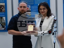 Народно събрание - Росица Кирова - награждаване