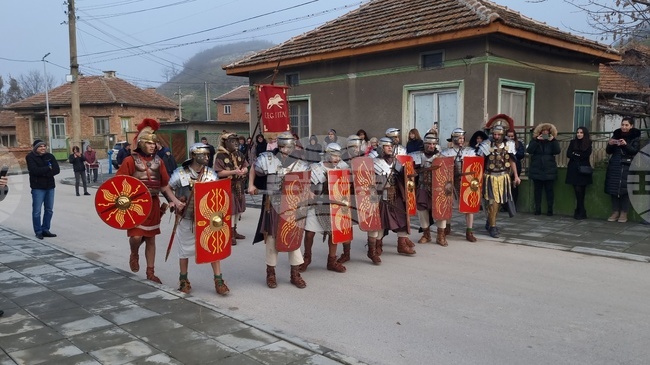 Историческа възстановка, игри и дегустация на римски ястия се състояха при посетителския център "Ад Путеа" край плевенското село Рибен