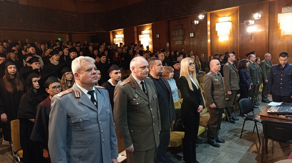 Община Шумен: 76 студенти към Факултета „Артилерия, ПВО и КИС“ получиха своите дипломи