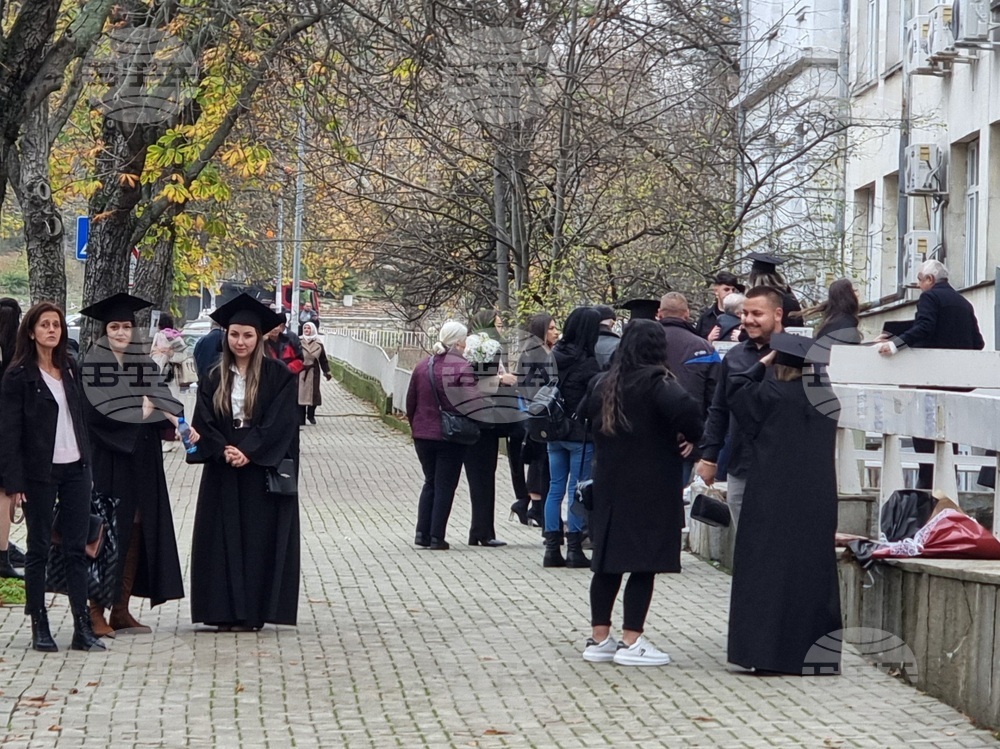 Кърджали - филиал „Любен Каравелов“ - абсолвенти