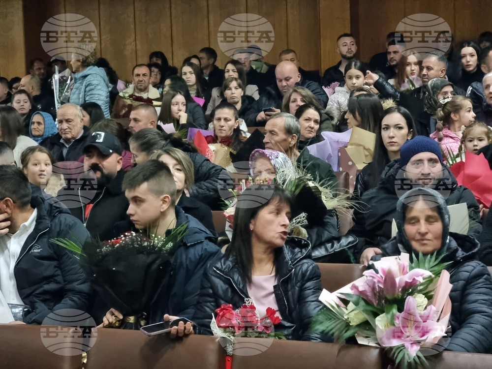 Кърджали - филиал „Любен Каравелов“ - абсолвенти