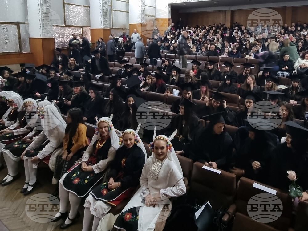 Кърджали - филиал „Любен Каравелов“ - абсолвенти