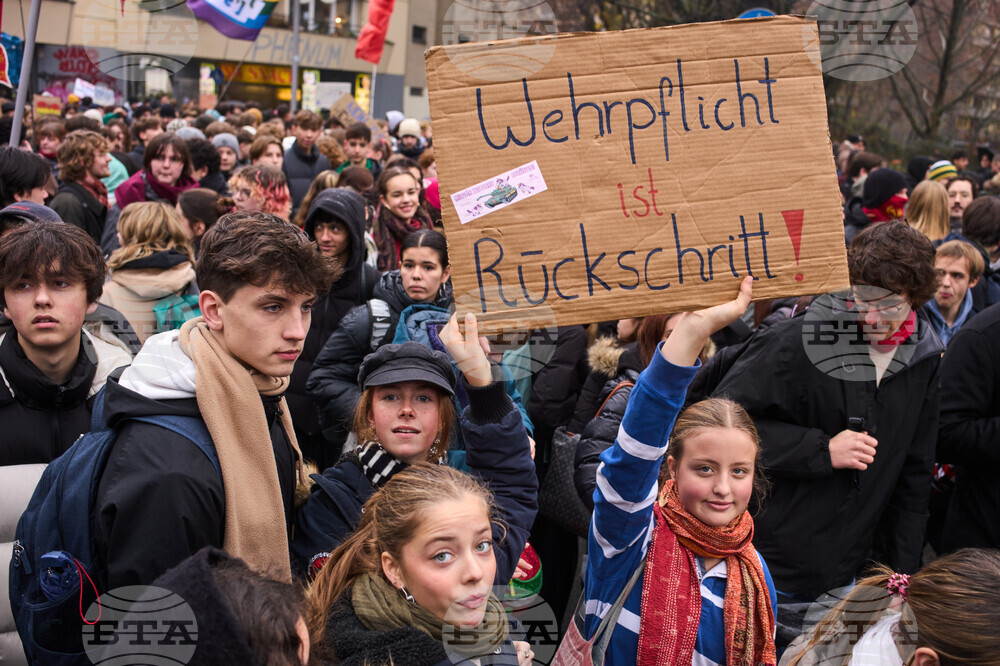 Протести на германски младежи срещу доброволната военна служба се проведоха в цяла Германия
