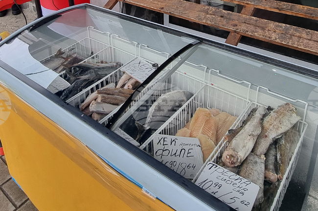 Продължава търсенето на риба в Перник в навечерието на Никулден, търговци смятат, че пикът ще бъде утре